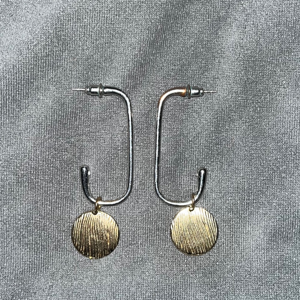 Earrings free with a purchase - Picture 2 of 2